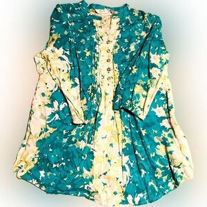 Liz Claiborne cute top!